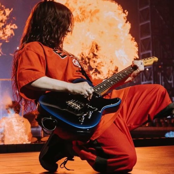 billie eilish                                         billie eilish
driving                                                 driving me
                                                                        crazy