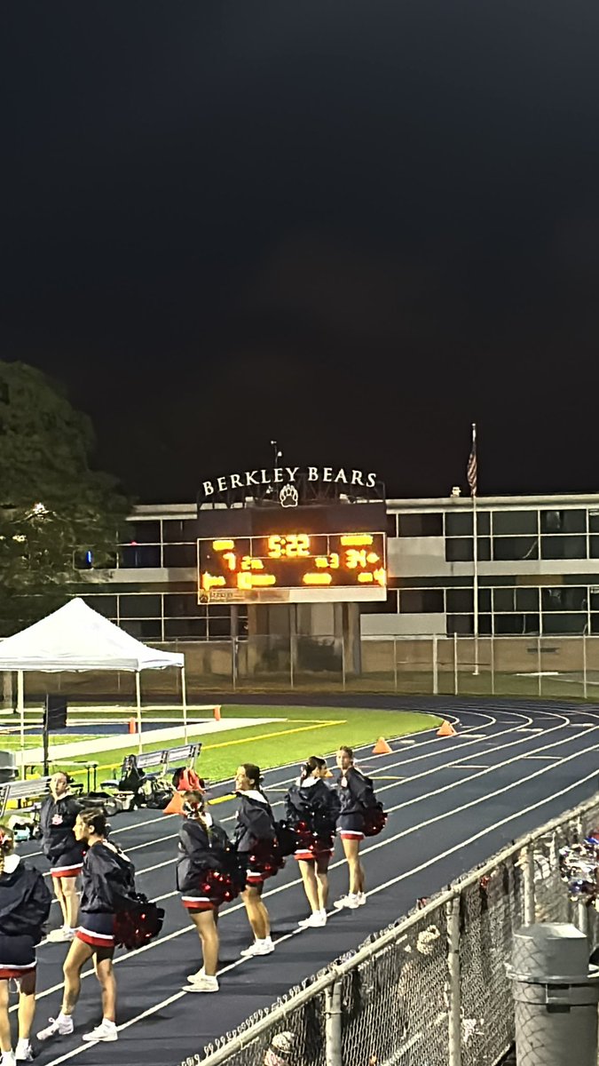 THE PATRIOTS STRIKE BACK WITH ANOTHER TOUCHDOWN PASS FROM BRYCE NAPIER TO AIDEN SISTY 
THE PATRIOTS LEAD 34-7 WITH 5:22 LEFT TO PLAY‼️‼️