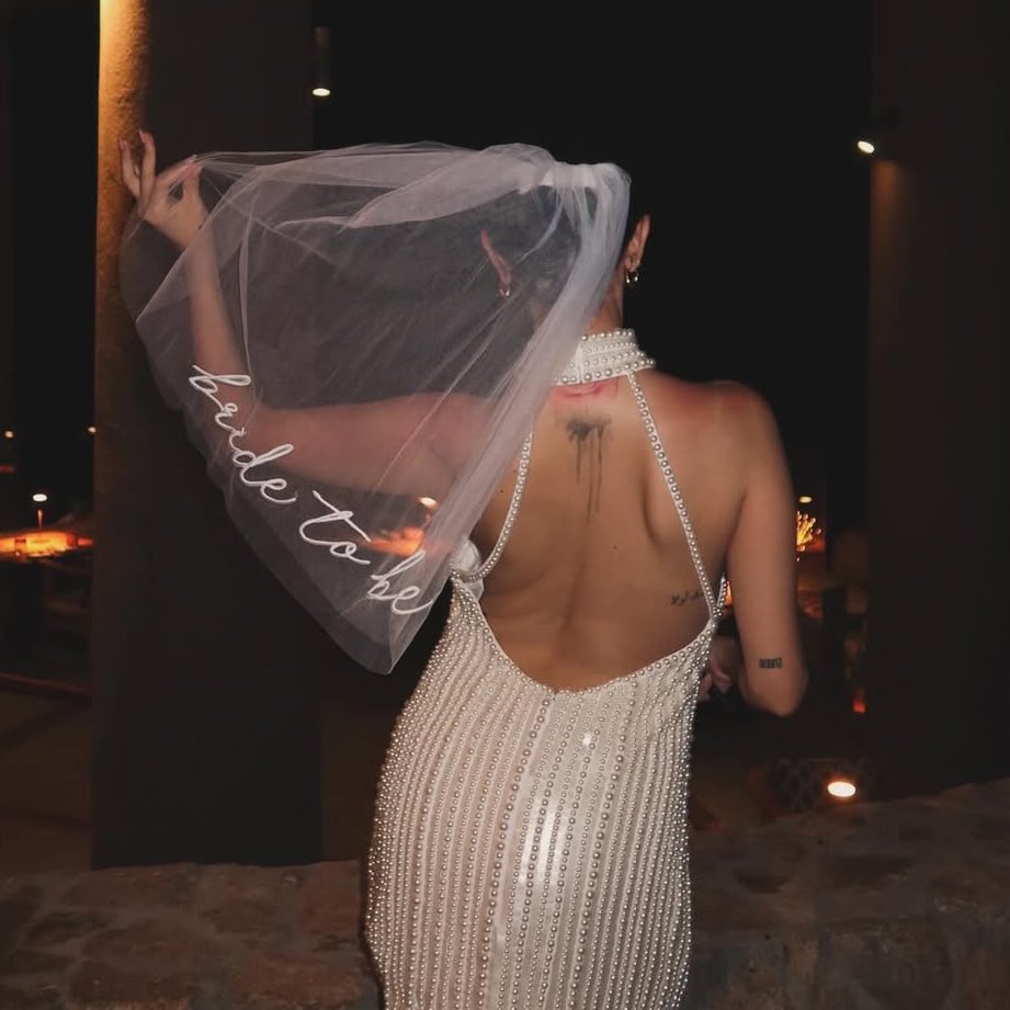 BRIDE TO BE! Selena Gomez divulga fotos de sua despedida de solteira 💍