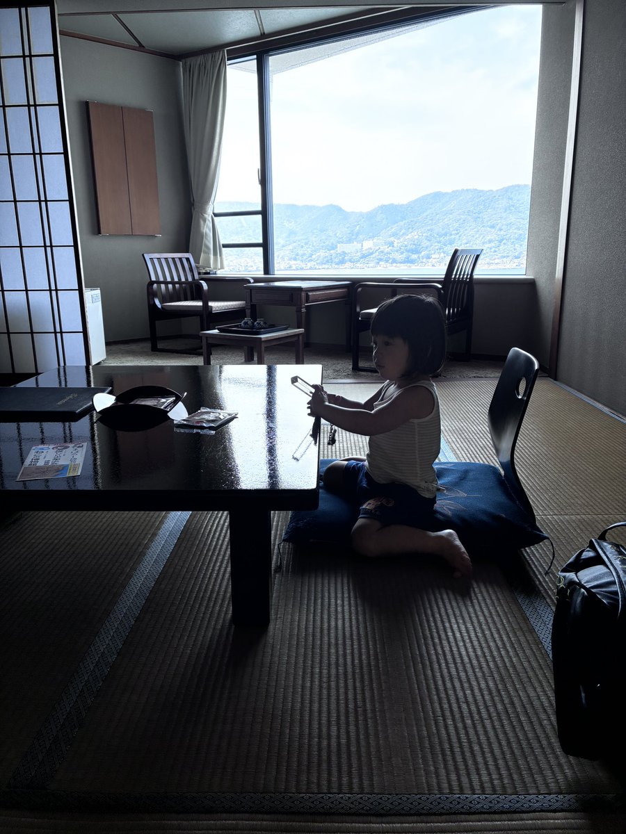 eriko_berjerac's tweet photo. 伊東に旅行に行ってきました！
念願のハトヤ(サンハトヤ)楽しかったです。
アンニュイに見えるけど元気いっぱいの坊 https://t.co/uICwyQkOl7