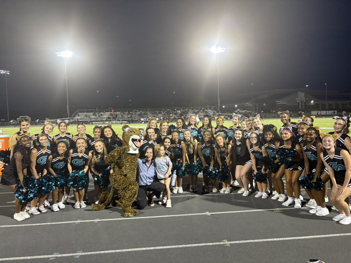 RebaCBS6's tweet image. A beautiful night for some football &amp;amp; a win  🏈 
First game!!!
#GoJags 🐆 #CheerMom #Varsity  📣