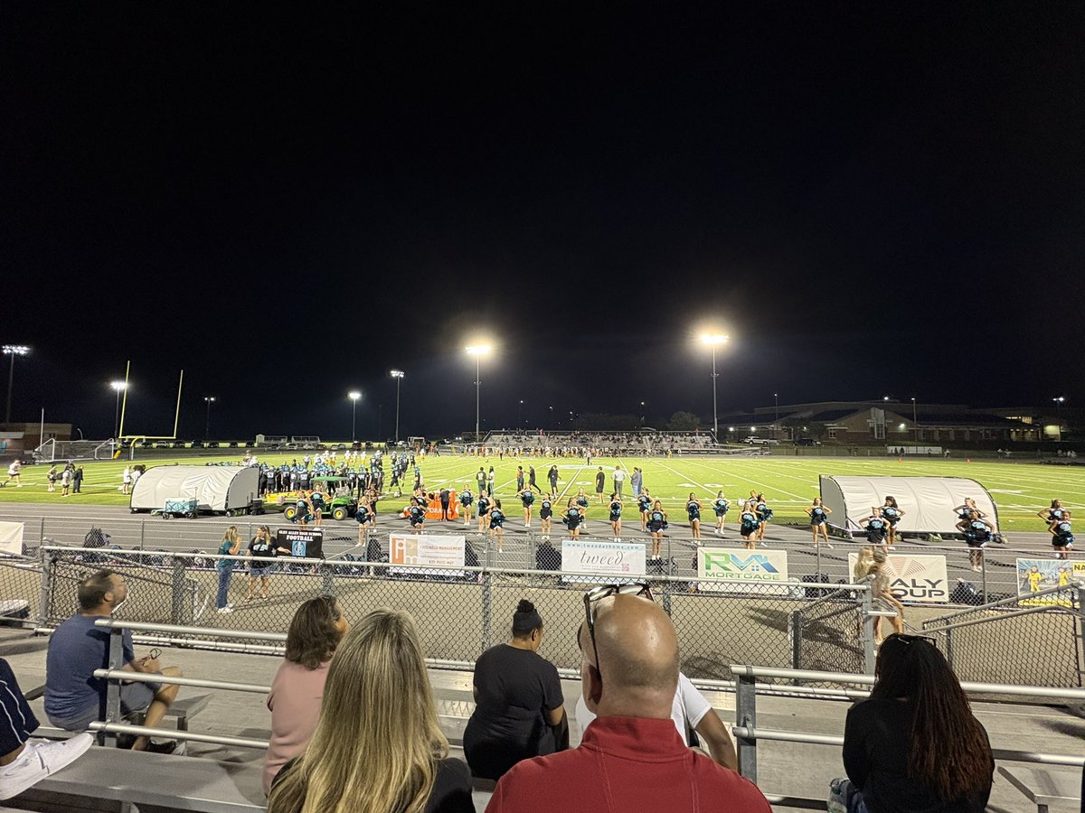 RebaCBS6's tweet image. A beautiful night for some football &amp;amp; a win  🏈 
First game!!!
#GoJags 🐆 #CheerMom #Varsity  📣