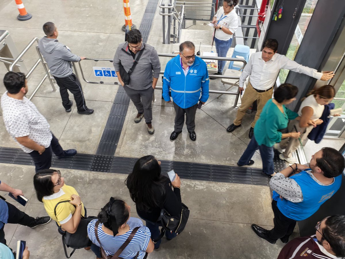 Hoy recibimos la visita de 
FONATUR en Cablebús L3 para compartir experiencias y las mejores prácticas de este modo de transporte en la Ciudad de México que diariamente mueve a miles de usuarios con altos niveles de eficiencia y seguridad.