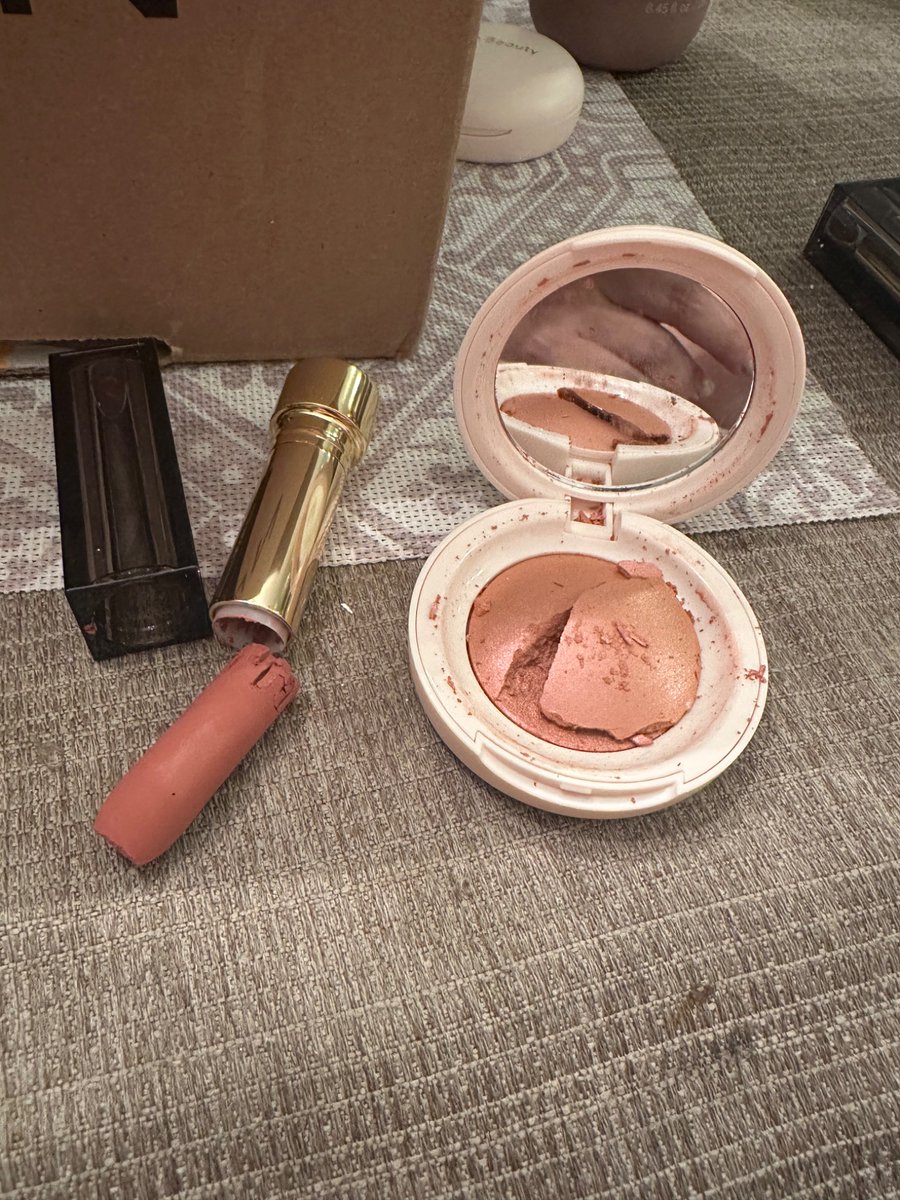 Whit1851's tweet photo. There is no excuse @FabFitFun @FabFitFunCare for such poor quality of care for the items in your boxes. I paid EXTRA for these!!!! There was absolutely no protective wrapping around any of the makeup! 😡😡😡 https://t.co/CW223N5oRg