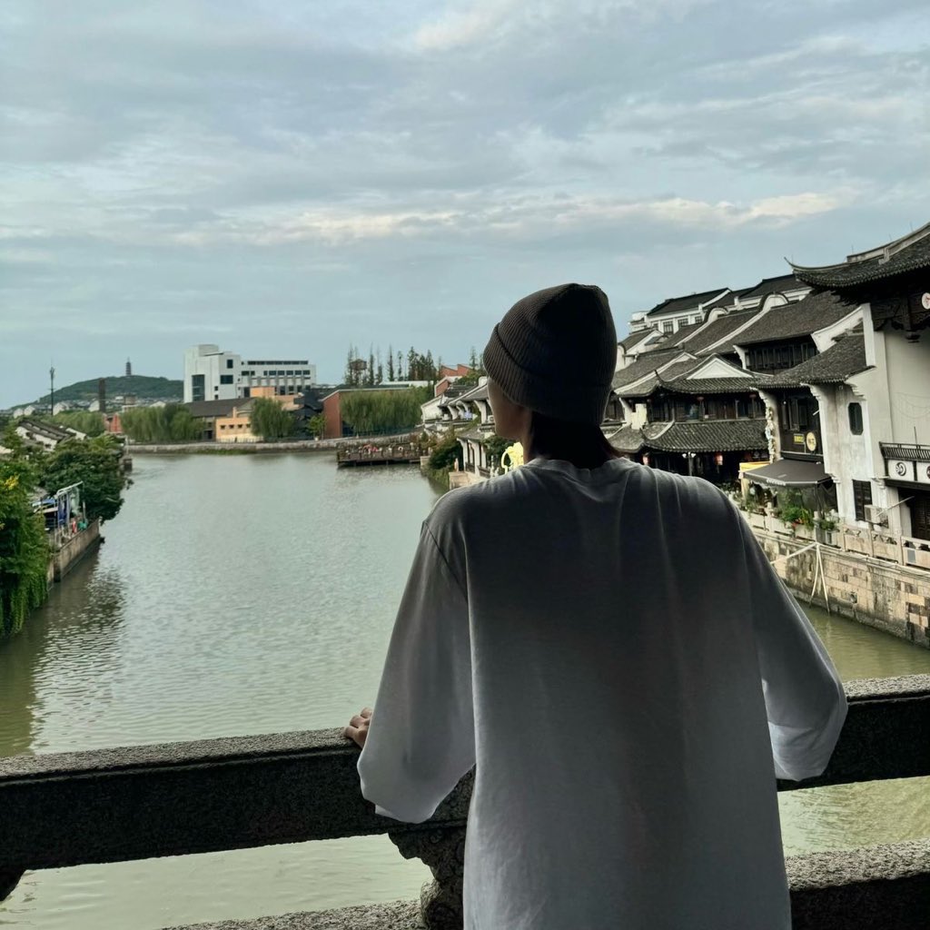 ᅠᅠᅠᅠᅠᅠ
ᅠᅠ
           Good Morning!
    
          Touching grass today. My back needed
           the rest. Have a great day, everyone. :)

ᅠᅠ

          ・───── 𝐦𝐨𝐨𝐧 
ᅠᅠ
ᅠᅠ