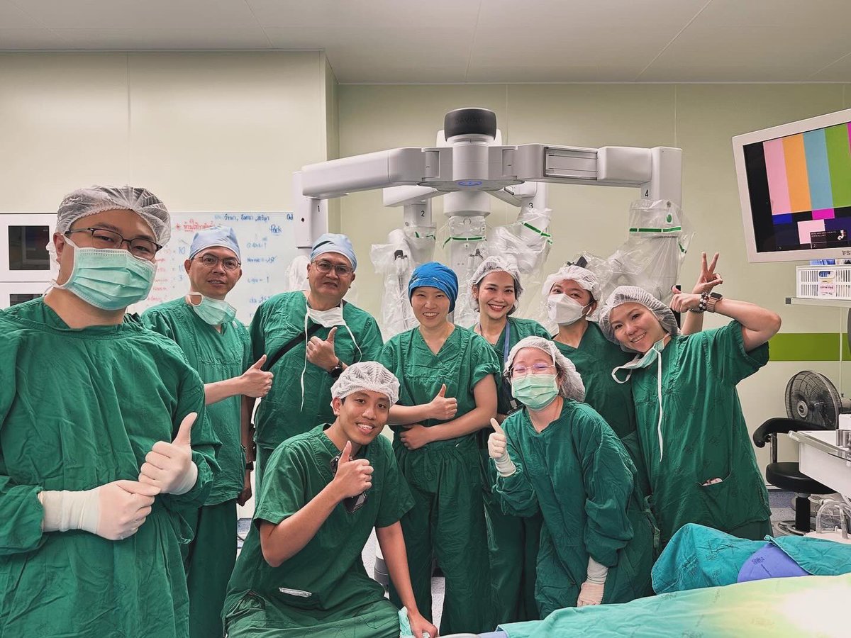 pengchoong's tweet photo. Malaysians usually go to Hatyai for holiday and makan.
My first time in Hatyai —> visit hospital 😅

#davinci #roboticsurgery #hernia #etep #tar #hatyai https://t.co/wHCg7z5dje