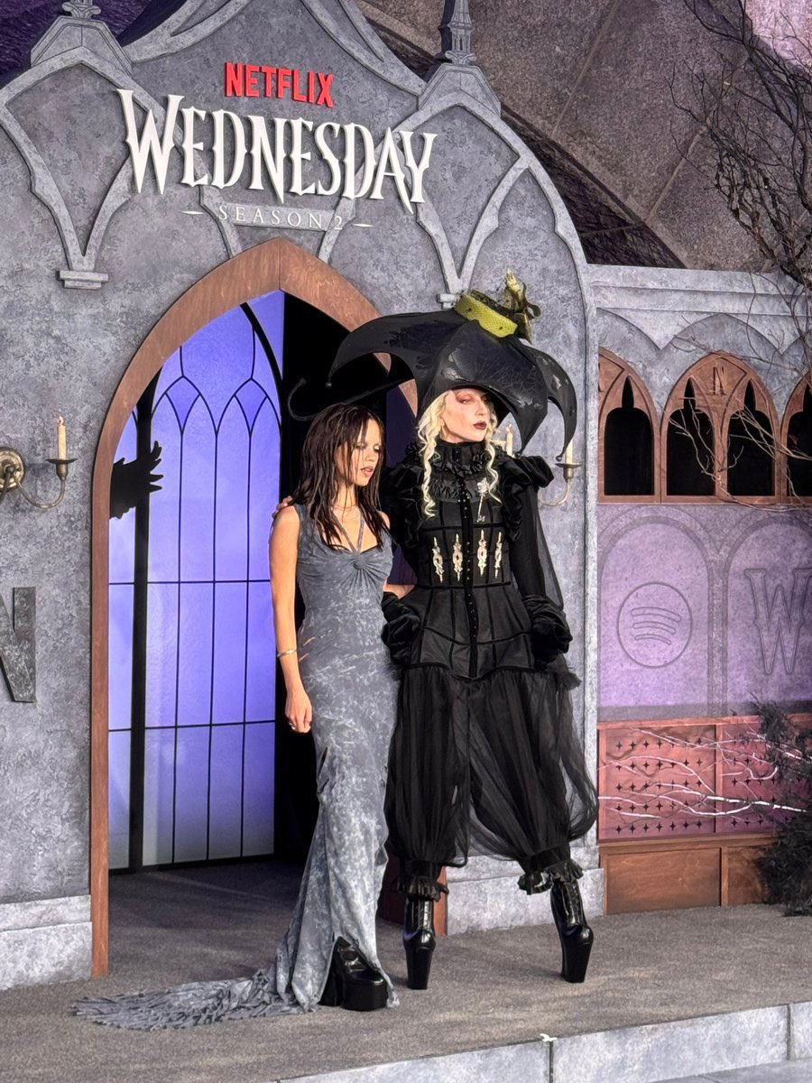 😱 Los invitados de la Listening Party de Wednesday escucharán en unos momentos, por primera vez en exclusiva,“The Dead Dance”