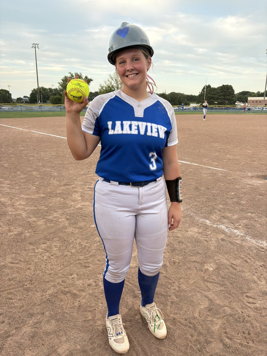 Tonight…
💣 Emma F. hit a ✌️ run bomb…
💣 Hadley O. hit a ✌️ run bomb AND earned the hard hat…
AND your Lady Vikes got it done in 🖐️ 
#lakeviewvikes #georgementality #thehardhat