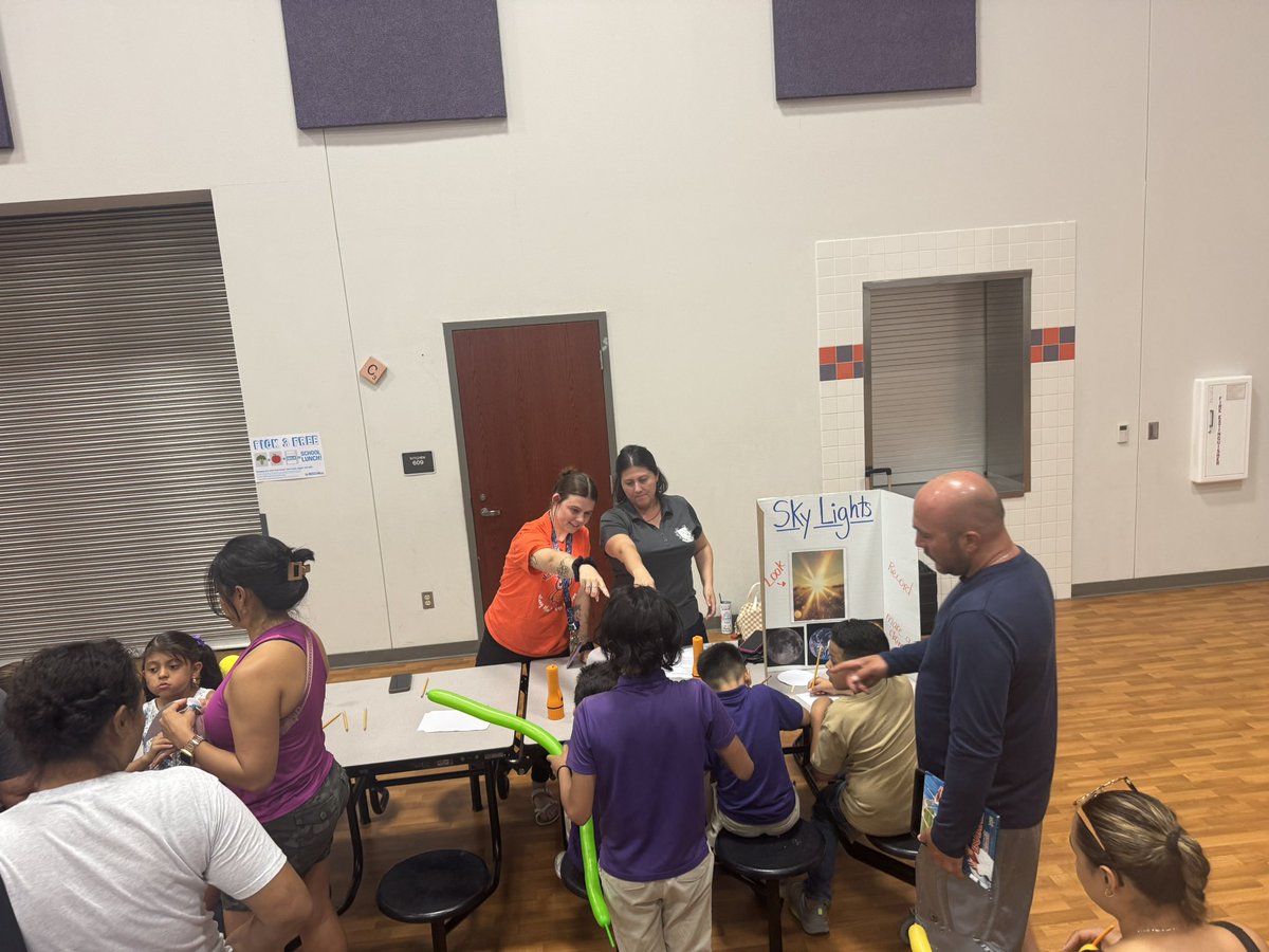 MRidge_ES's tweet image. Our MRE Learning Community enjoying our Science Carnival at our Mission!! Thank you to our teachers for setting up these fun science stations for our Owls!! 🔥🦉🔥 #TeamSISD #GameOn #WEbeforeMEatMRE