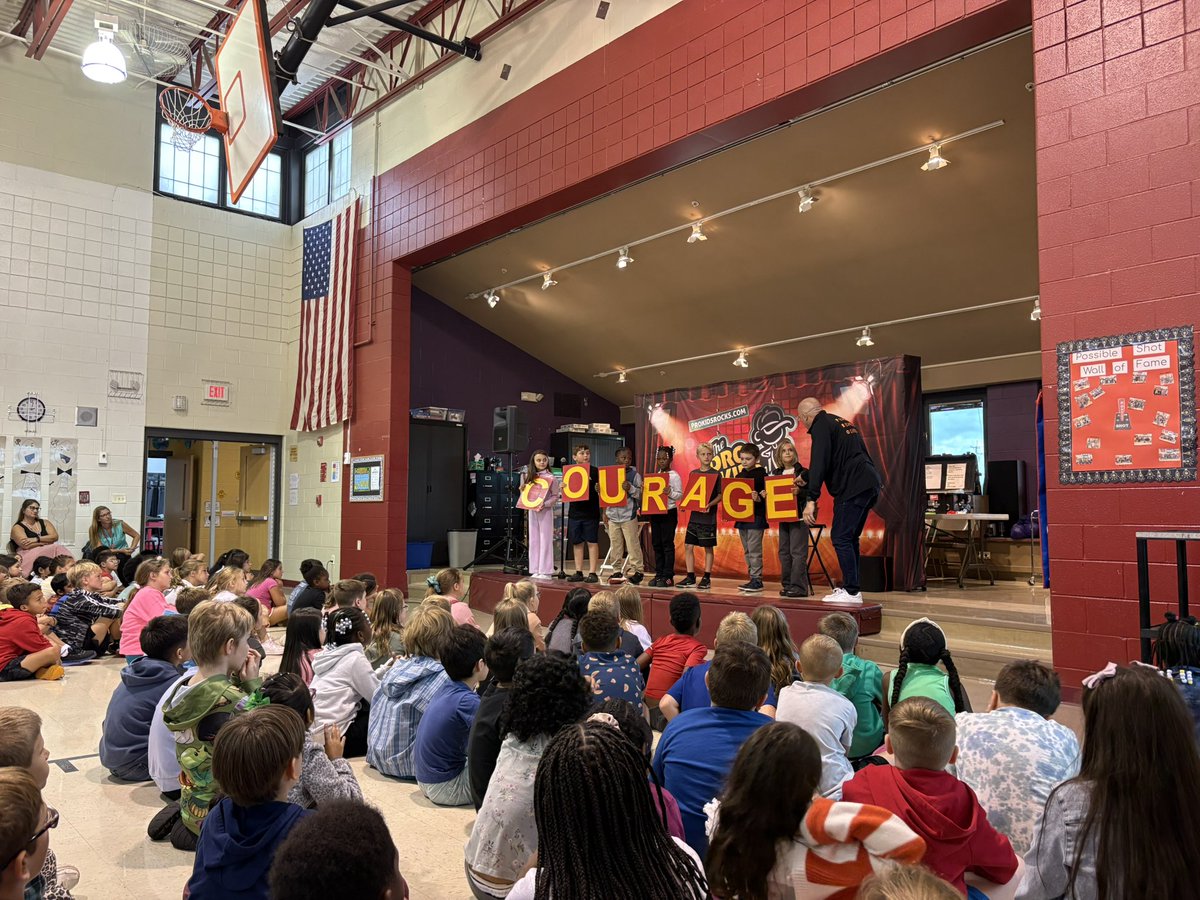 d61lindflott's tweet photo. No better way to learn about character, courage, and honesty than with some magic!! 🪄 #d61learns https://t.co/BXdJmmFIZr