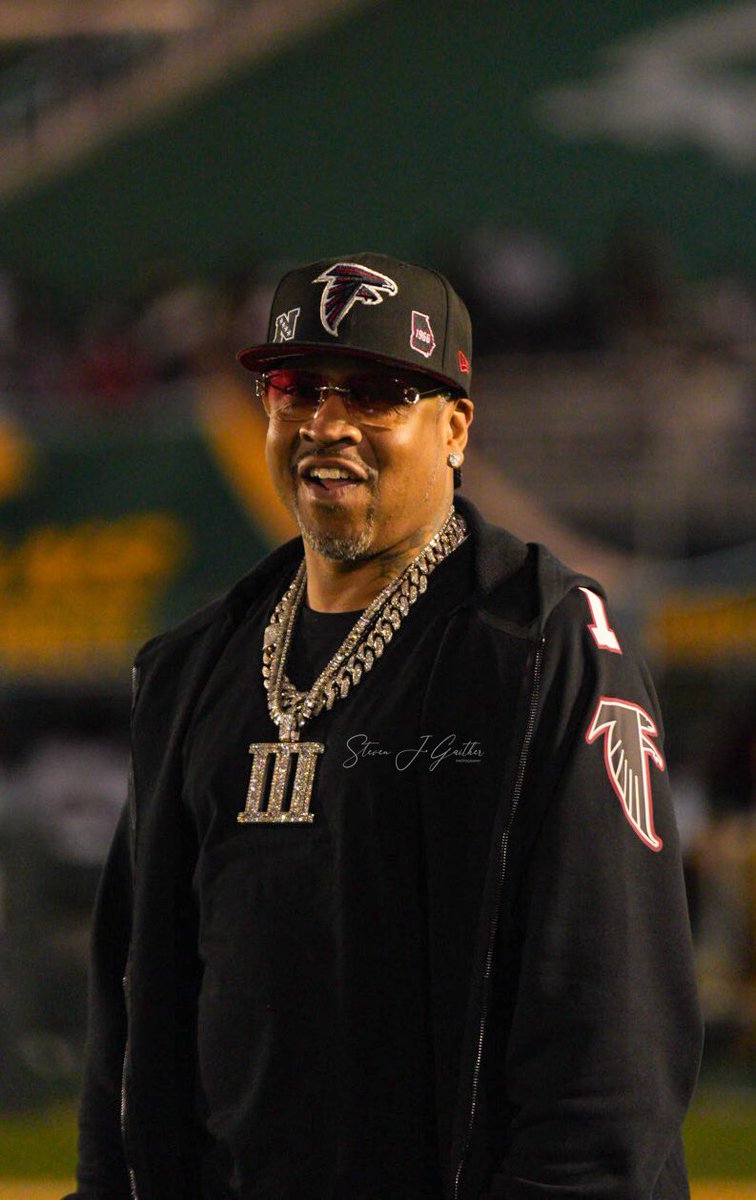 Guess who popped up on the sidelines, wearing Atlanta Falcons/Vick gear.