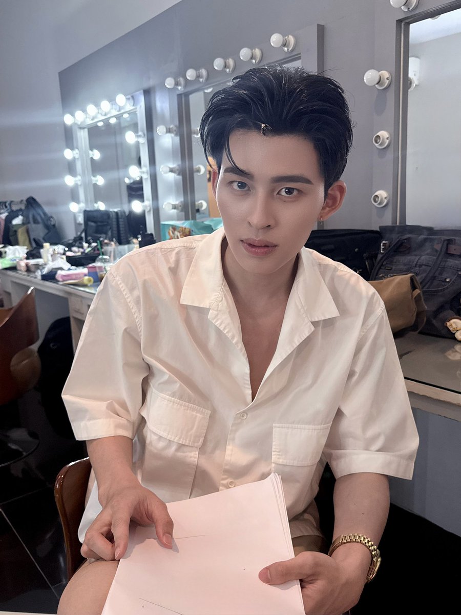 ۟Naravit. tweet media