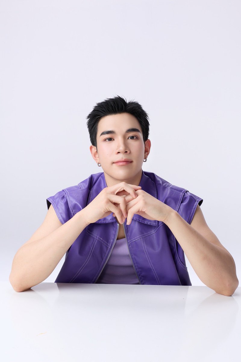 เริ่ดรับยามเช้า! #โฟร์ทณัฐวรรธน์ ขึ้นแท่น  FACE OF MAYBELLINE Thailand คนล่าสุดอย่างเป็นทางการ ประเดิมแคมเปญแรก “Super Stay Flex Powder” #แป้งมูฟหน้าเนียน จะมูฟหน้ามากถึง 10,000 มูฟก็ติดทน มั่นใจทุกสถานการณ์💚

FOURTH X FLEX POWDER
#FourthxMaybelline
#แป้งมูฟหน้าเนียน