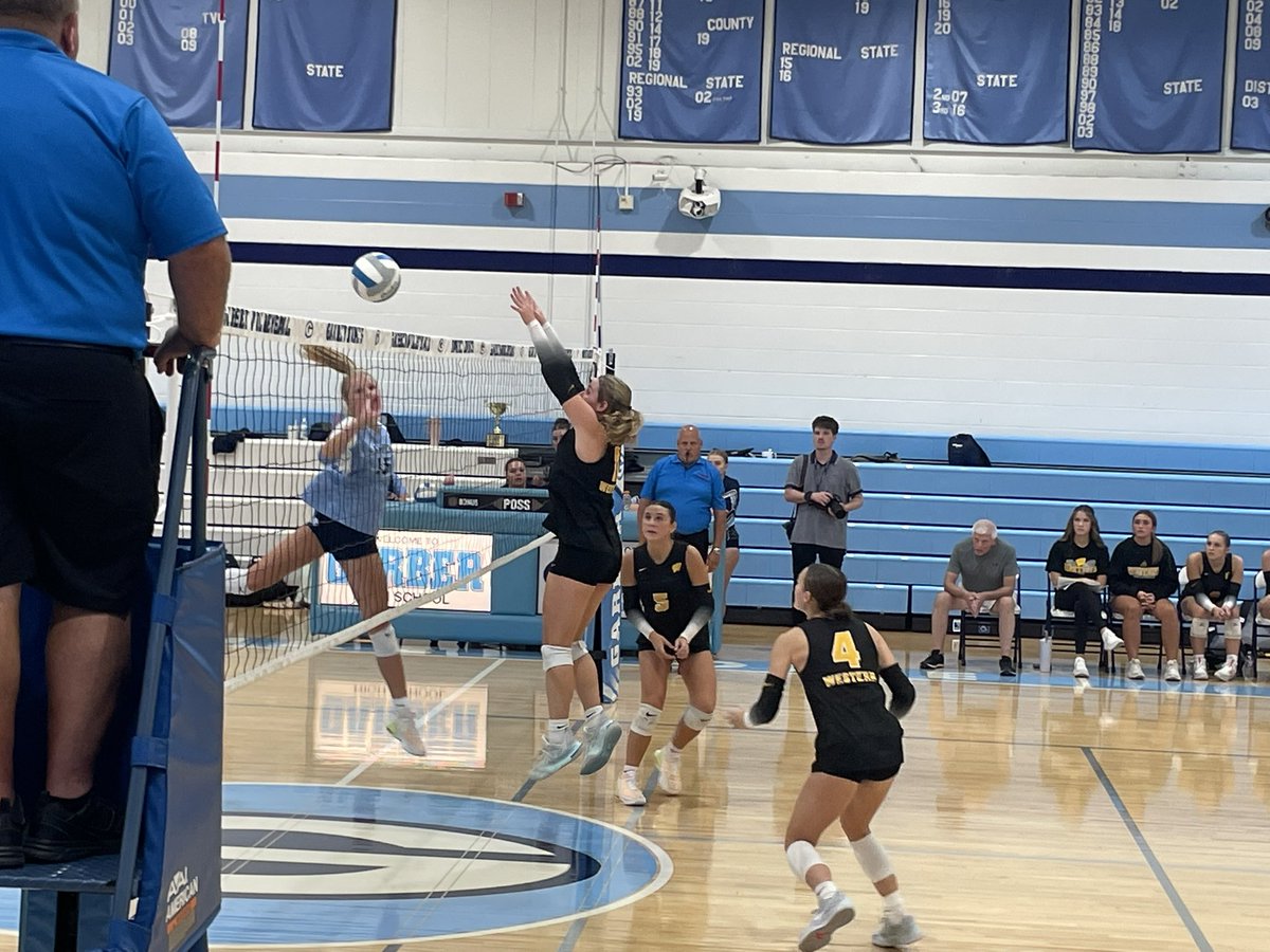 KhloeSchmidt_11's tweet photo. BCW Warriors  swept #8 Essexville Garber &amp; swept John Glenn  to win the Bay county title! Block game was 🔥! ❤️this team! https://t.co/QjupyLMP3c