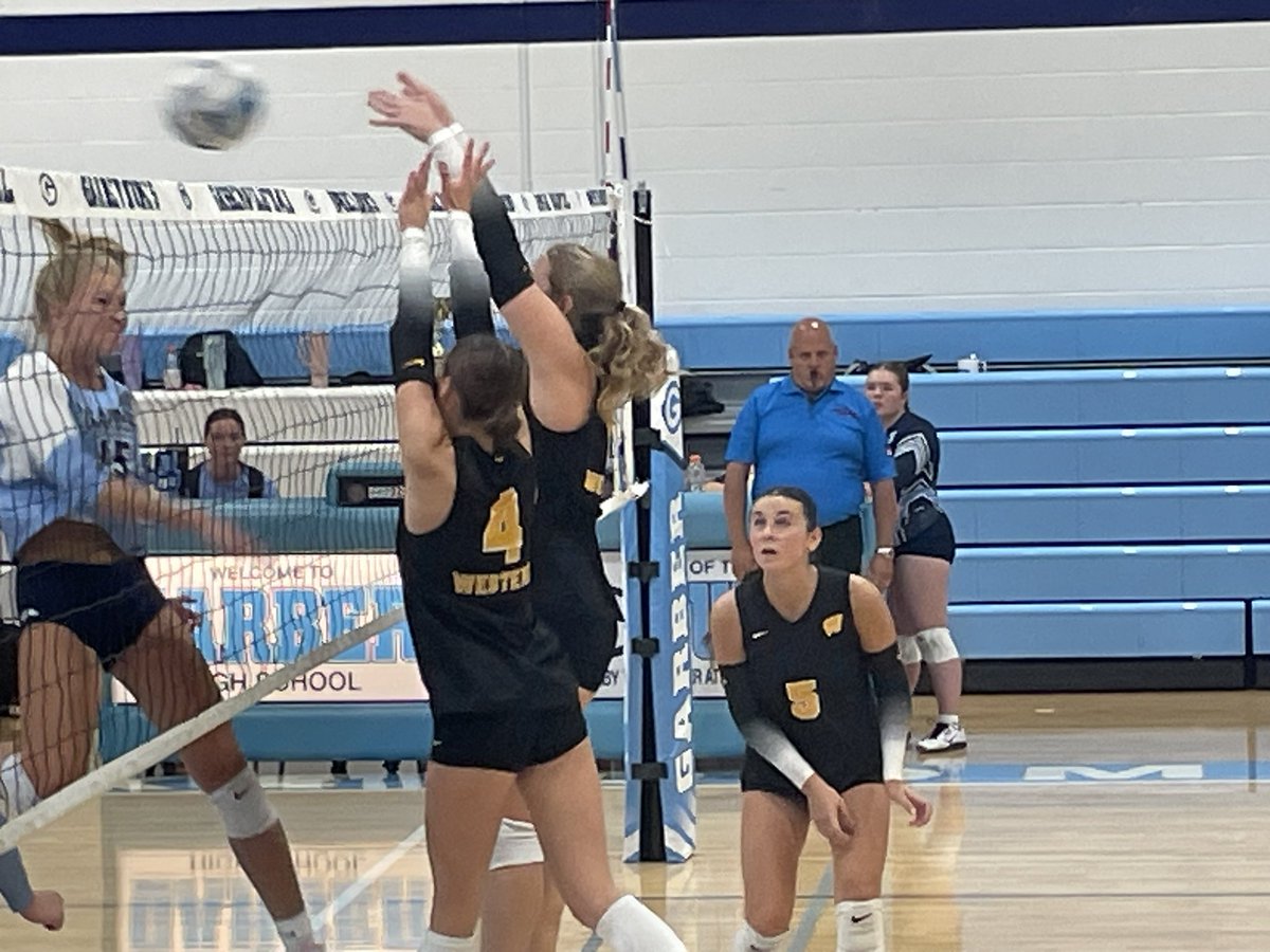 KhloeSchmidt_11's tweet photo. BCW Warriors  swept #8 Essexville Garber &amp; swept John Glenn  to win the Bay county title! Block game was 🔥! ❤️this team! https://t.co/QjupyLMP3c
