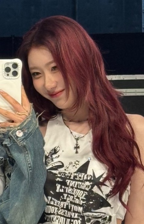 Welcome back red hair chaeryeong!