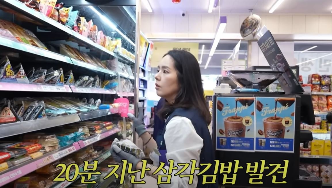 imbcenews's tweet image. 한가인, 편의점 알바까지 뛰어들었다 [소셜in] 
#한가인 #HanGain #편의점 #아르바이트 #iMBC연예 

한가인은 "저희 언니의 추천으로 조카가 알바하는 곳에서 편의점 알바를 해봤다"며 "중학교 때 언니가 알바로 돈을 모아서 엄마 생신 선물을 사자고 했다. 

우동집에서 우동 나르는 알바 이후에 30년