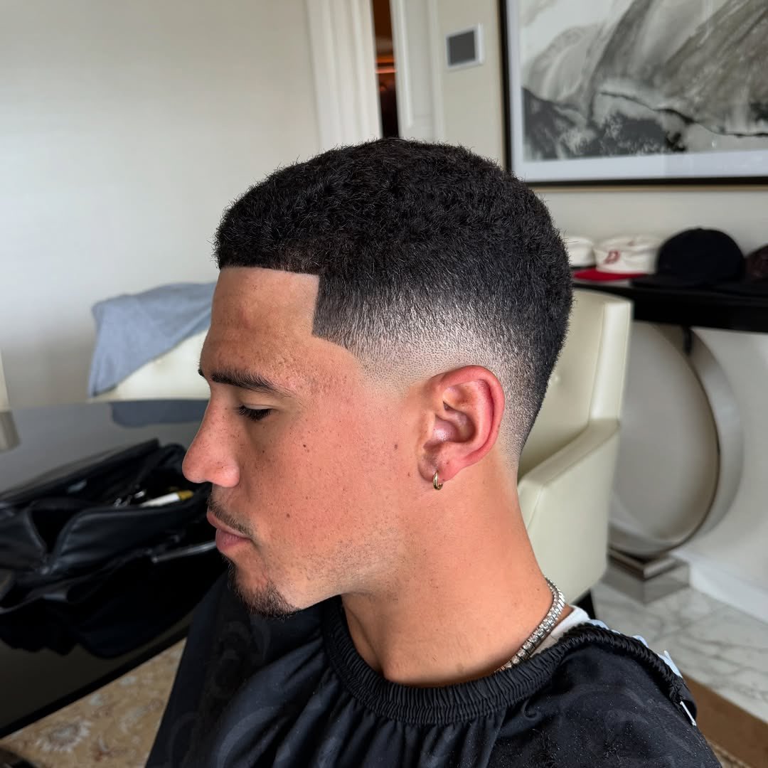 CGBBURNER's tweet photo. Devin Booker with a fresh cut 👀🔥

(Via, IG/vincethebarber) https://t.co/WzHCvpIlL1