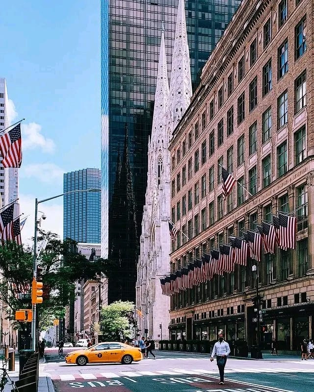 Fifth Avenue •