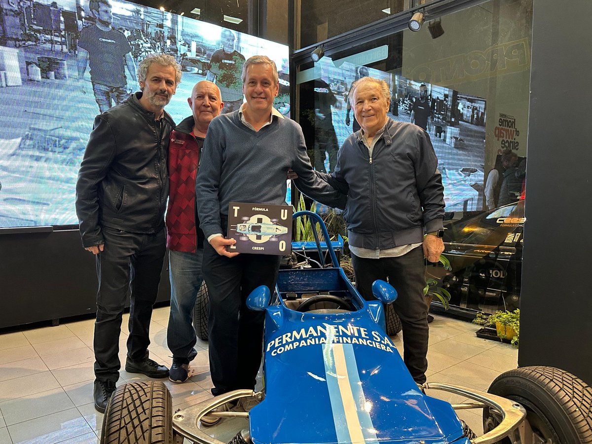 Está noche será inolvidable. Tulio Crespi, el Leonardo Da Vinci argentino, recibió su gran homenaje.
Presentamos su biografía hecha libro. Fueron 4 años de trabajo con <a href="/jadb/">Jad Bitar</a>,  <a href="/chanicrespi/">LucianoCrespi🇦🇷</a> y sus hermanos.
Un orgullo personal que guardaré en mi corazón siempre
📸 @Motor1argentina