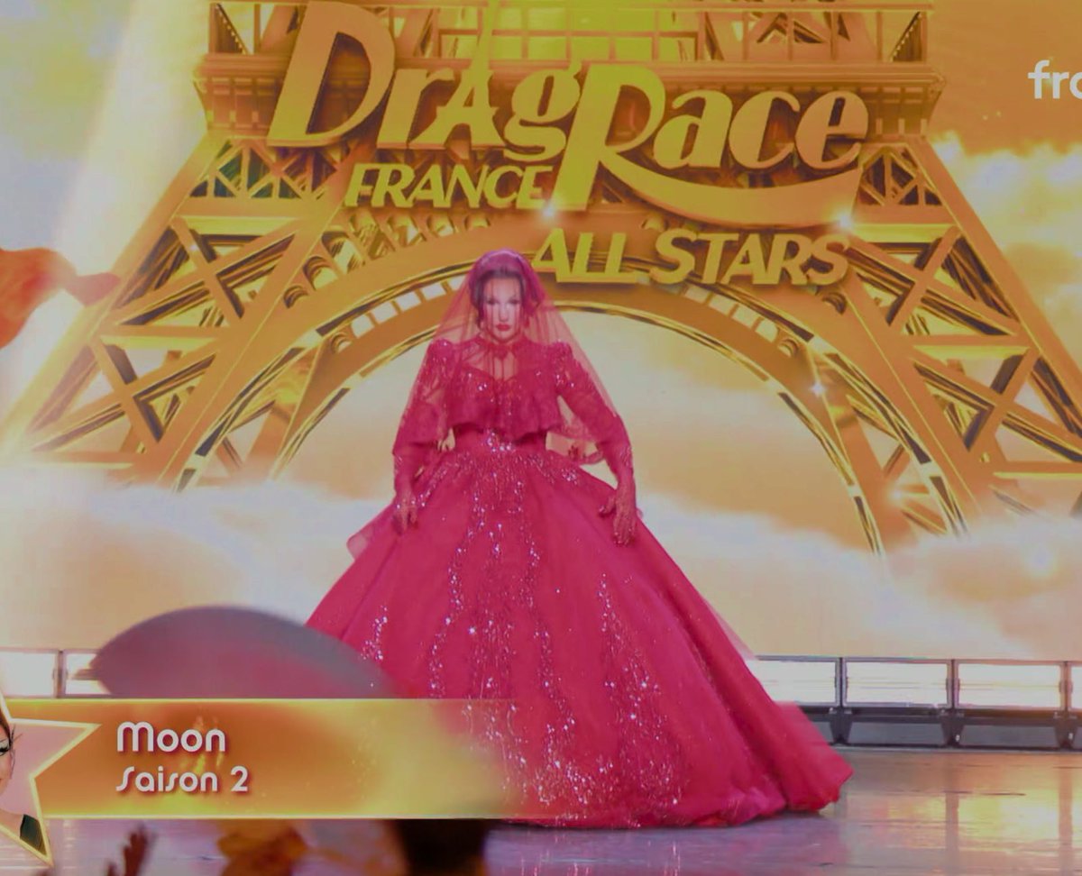 mascarayde's tweet photo. MOON’S FINALE LOOK BIIIIIIITCH!!!! #dragracefrance https://t.co/ZKt03aVy3F
