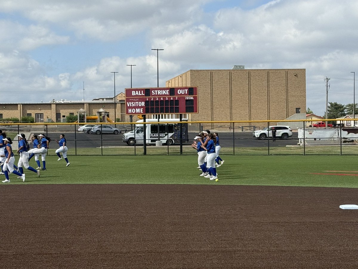 frank_softball's tweet photo. BEAUTIFUL DAY!!

Let’s get in a scrimmage…

#FAMILY   #PRIDE   #COMPETE https://t.co/GMmRNRomHh