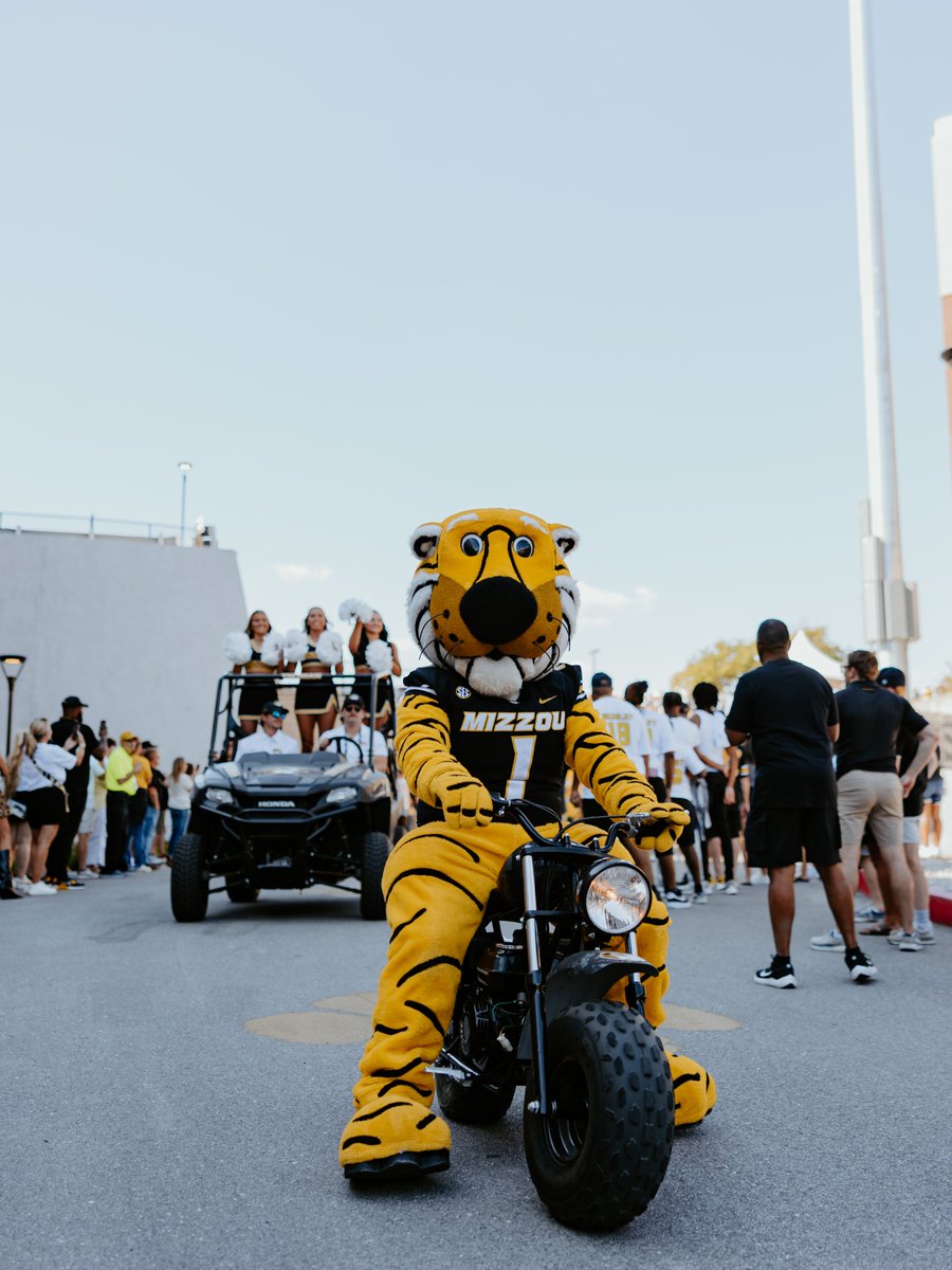 MizzouAthletics's tweet photo. Mizzou fans, we are back!

#MIZ 🐯 https://t.co/oHq4h5mh0f