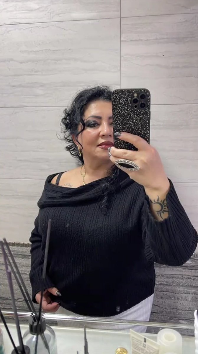 احرِص عَلى أن لا يَعرف عمقَك،
إلَّا مَن كانَ قادرًا عَلى الإبحَار فِيه