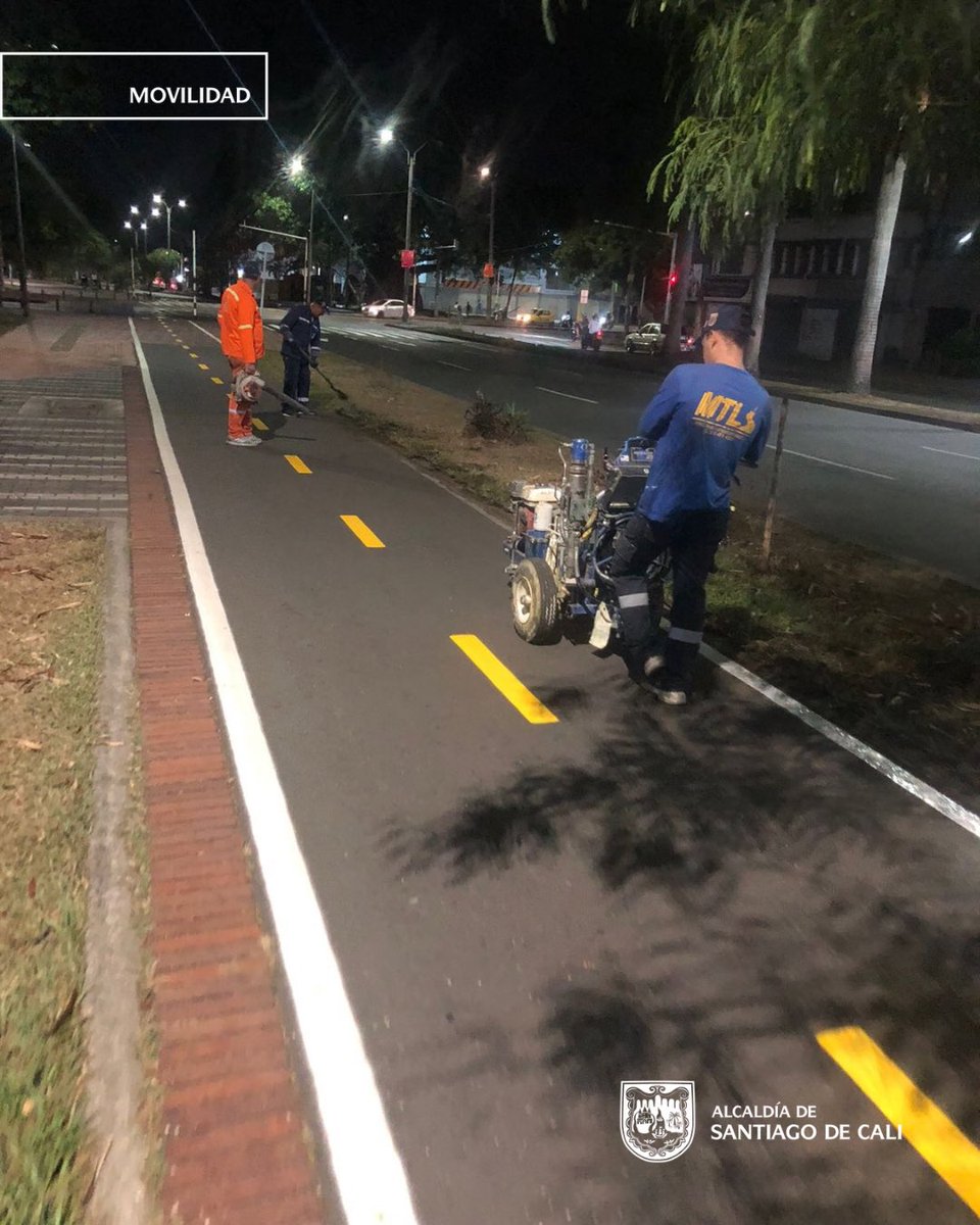 Desde la <a href="/AlcaldiaDeCali/">Alcaldía de Cali</a> y <a href="/MovilidadCali/">Secretaría de Movilidad de Cali</a> 🚴‍♀️ demarcamos la ciclorruta de la carrera 8ª 🚦, un espacio más visible y seguro para las bicicletas. 

Damos un paso hacia una movilidad sostenible, ordenada y amigable con todos los actores viales. 💚

#AlcaldíadeCali #MovilidadCali