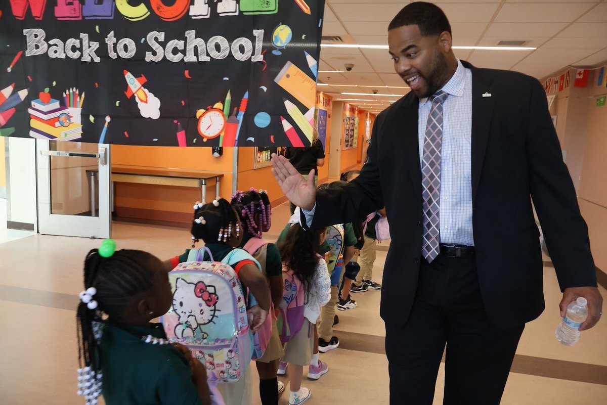 draetown's tweet photo. I asked a kindergartner for a high five, she started to give me one, but instead switched it up and gave me a big hug. 🥹 That simple moment made my whole day.

So glad to have our youngest learners back in school, our students remind us every day why we do this work. @Hartford_Public 
#HartfordRise
#leading4excellence
#setthebarmeetthebarexceedthebarraisethebar @HartfordSuper