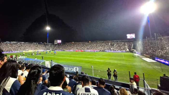 WilfredoAngulo's tweet photo. Indecopi sanciona al Club Alianza Lima con más de S/ 2.4 millones por apagar luces del Estadio Matute y poner en riesgo a 26 mil asistentes https://t.co/gu1c31asJn https://t.co/8GlxWtl80K
