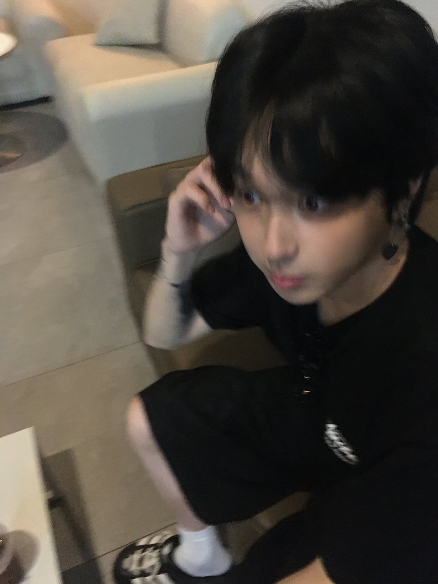 shchitxo's tweet photo. [250829] #기욱 인스타그램

👦🏻👋🏻

🎵 실리카겔 - 南宮FEFERE (feat. Japanese Breakfast) https://t.co/LSm8yv2lS2