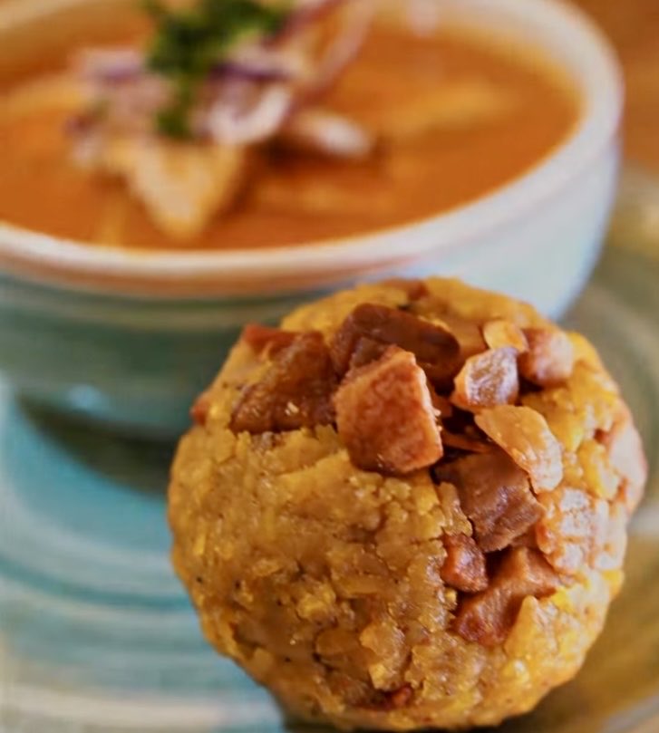 🇪🇨 ¡Qué gane el Encebolon!
El bolón de verde y el encebollado ecuatorianos entraron a cuartos de final del Mundial de los Desayunos organizado por el español Ibai Llanos. 

Enfrentamos a Perú con su tamal y pan con chicharrón. ¡Arriba la albacora y el verde!