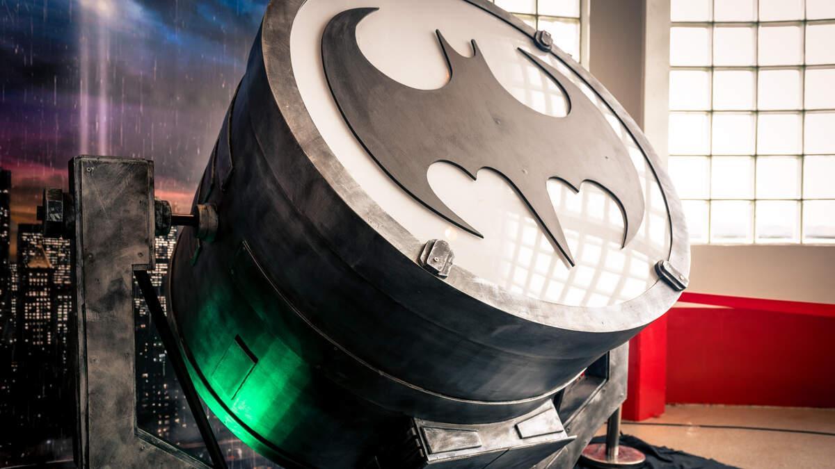 Man In Batman Pajamas Detains Burglary Suspect | 97.5 KMOD kmod.iheart.com/content/2025-0…