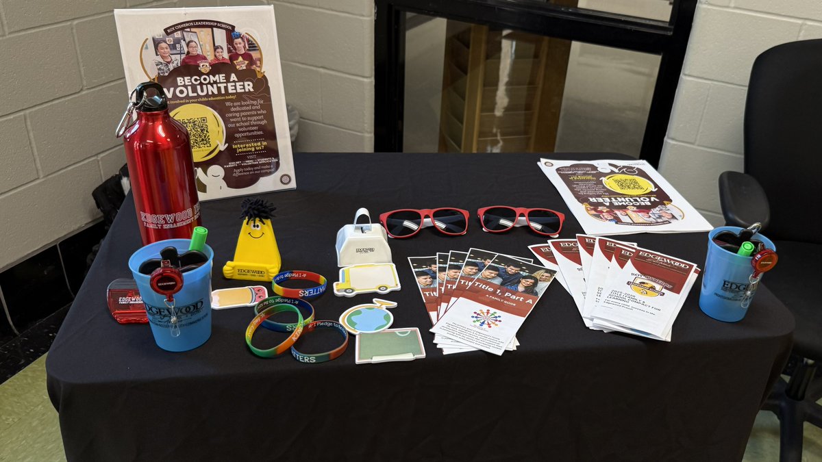At the <a href="/CISNEROSLS_EISD/">Roy Cisneros Leadership School</a> open house! Come see my table about volunteering!
<a href="/EISDofSA/">Edgewood ISD</a> <a href="/EISDFE/">George Garnica</a> <a href="/DrH_OnTheEdge/">Doctor.H 🇲🇽🇺🇸</a> 
#familyengagement #OpenHouse