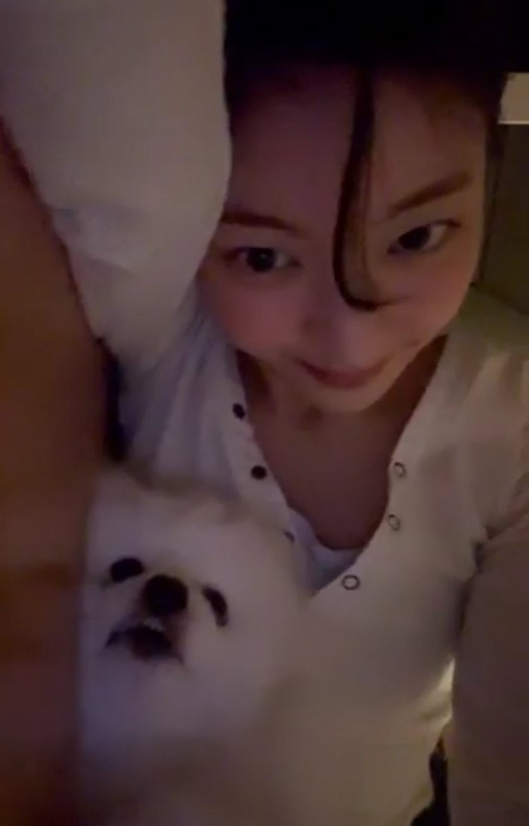 low quality but it's jisu and bella ♡
