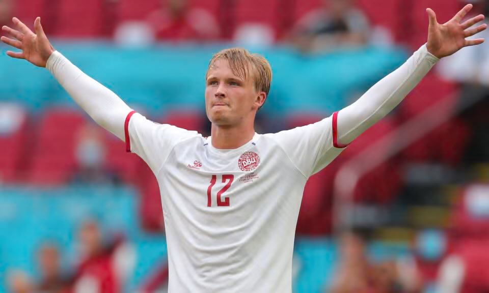 Stacey Devlin (@staceydevlinx) on Twitter photo Celtic line up late move for 27 year old Anderlecht striker Kasper Dolberg to replace the outgoing Adam Idah.
Dolberg scored five goals in eight games this season after scoring 24 last season.
According to the <a href="/scotsunsport/">Scottish Sun Sport</a> Celtic line up late move for 27 year old Anderlecht striker Kasper Dolberg to replace the outgoing Adam Idah.
Dolberg scored five goals in eight games this season after scoring 24 last season.
According to the <a href="/scotsunsport/">Scottish Sun Sport</a>