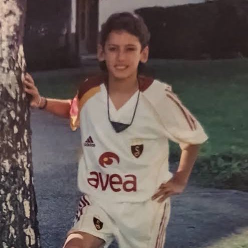 🔥 Galatasaray transferlerini ve oyununu analiz edenler bilir ki Hakan Çalhanoğlu bu takıma en uyacak isimdir.

Oyun içi 3’lüye kayan formasyonda, merkezden oyunu kuracak ve derin paslarla 1. bölgeden 3. bölgeye oyunu aktaracak bir beyin şart.

Torreira’nın da daha rahat öne pres