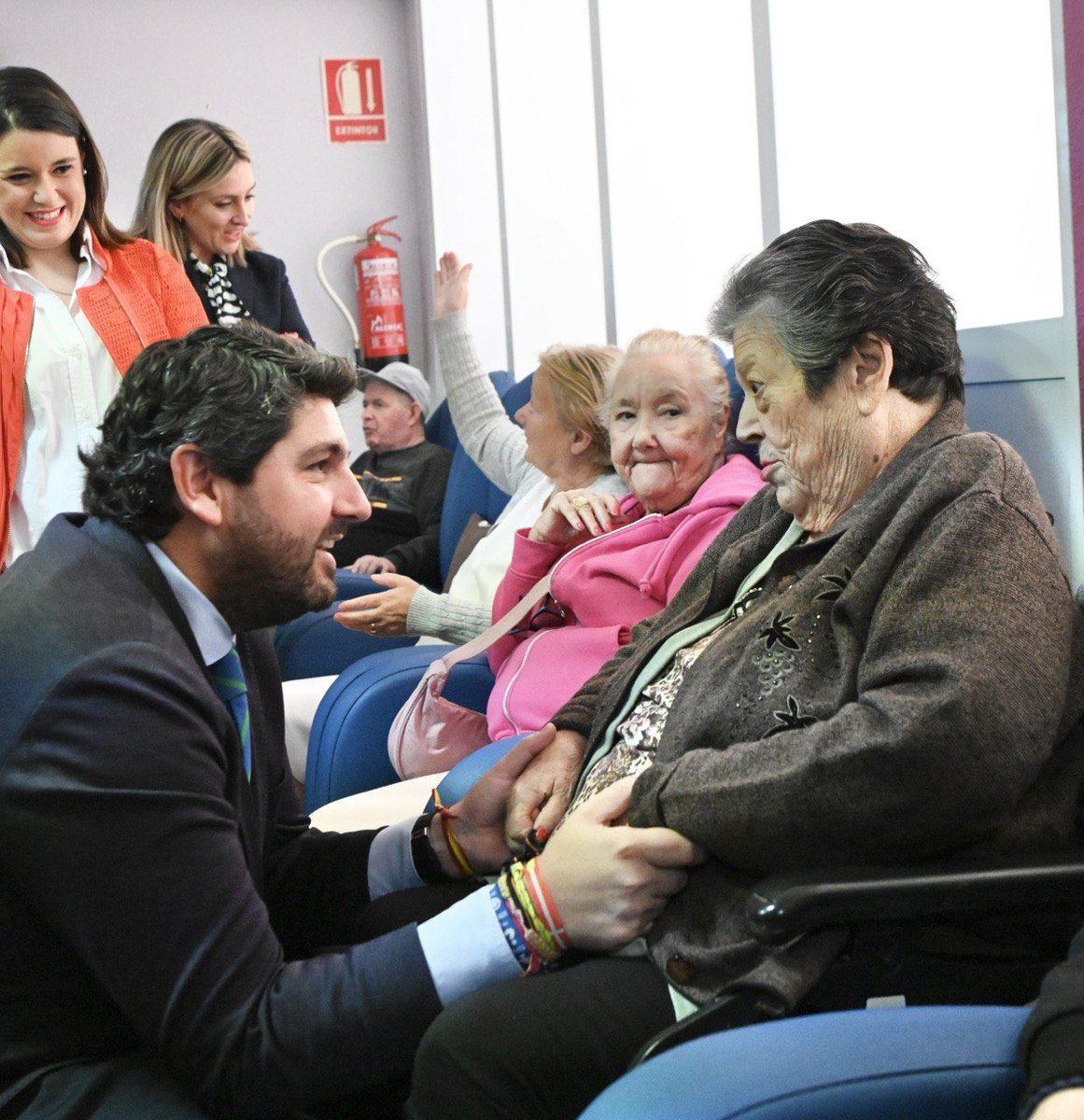 Pocas personas contagiaban tanta alegría y ganas de vivir como lo hacía Josefa. 

Hoy nos ha dejado la primera persona vacunada por COVID en la #RegióndeMurcia y, con ella, se ha llevado un trocito del corazón de todos los que la conocimos. 

Todo mi cariño y mis condolencias a