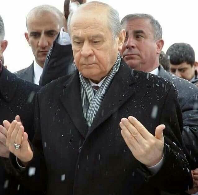 “Devlet Bahçeli;
-Türk Milletinin Çelikten İradesi, Ülkücülerin Sönmeyen Ateşi, İhanetin Karşısında Dimdik Duran, Sarsılmaz Kaledir; Sözleriyle Fırtına, Duruşuyla Dağları Titreten Liderdir !
LİDERE SADAKAT ŞEREFİMİZDİR..! 🇹🇷🐺