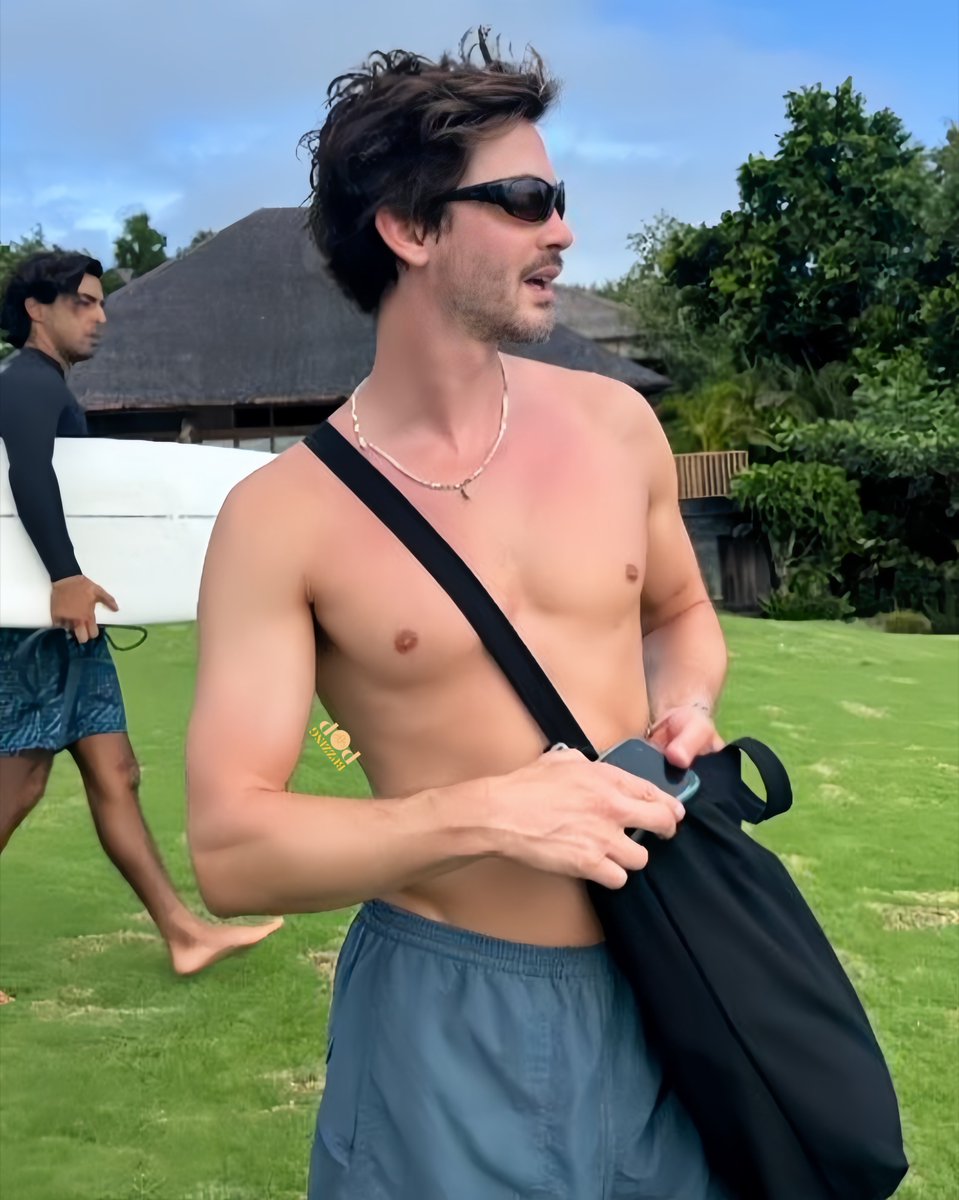 BuzzingPop's tweet image. Logan Lerman stuns in new photo.