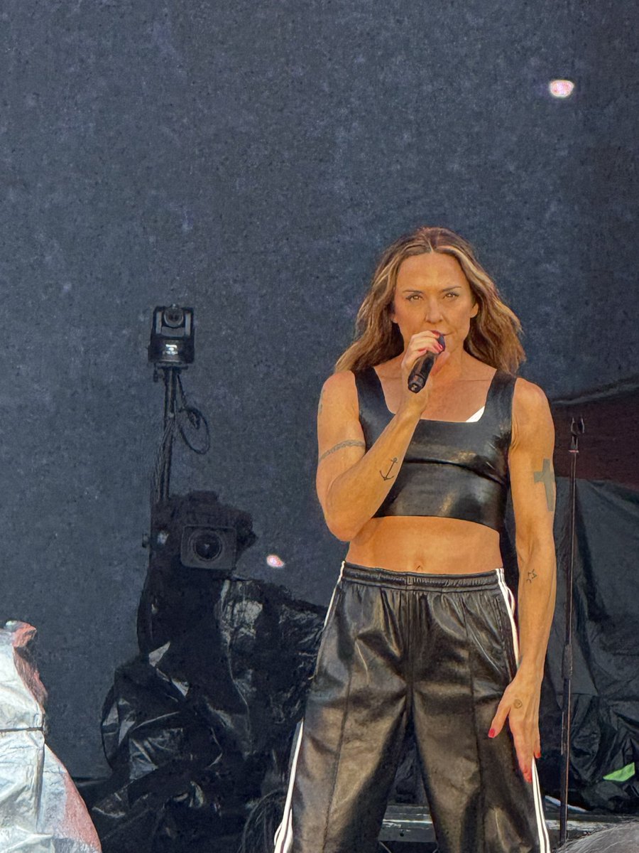 MattyT6790's tweet photo. @MelanieCmusic great set list tonight at Warwick Castle Live! https://t.co/KlKW0tmg60