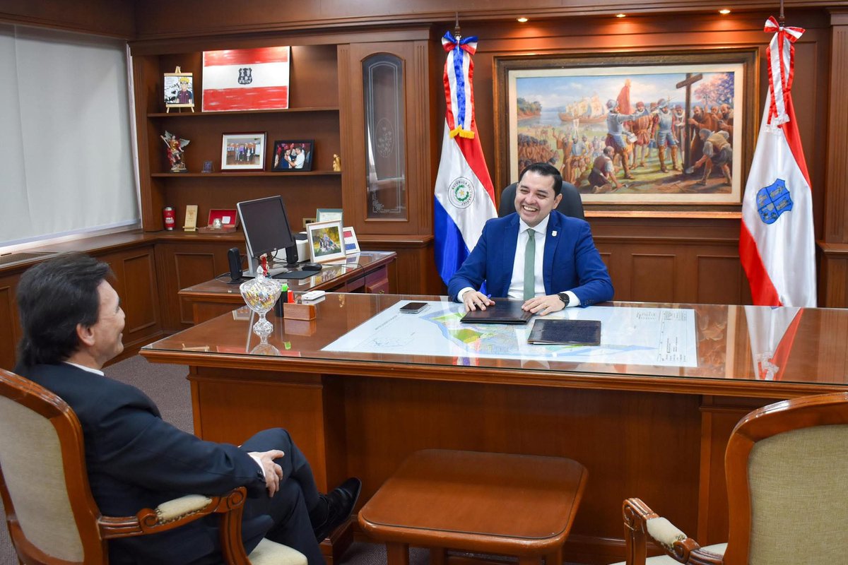 ℹ️NFO POLÍTICA. Intendente Luis Bello recibió este jueves al ex interventor de la Municipalidad de Asunción. Bello agradeció la visita y las recomendaciones que le hizo Carlos Pereira para ejecutar en la administración municipal.