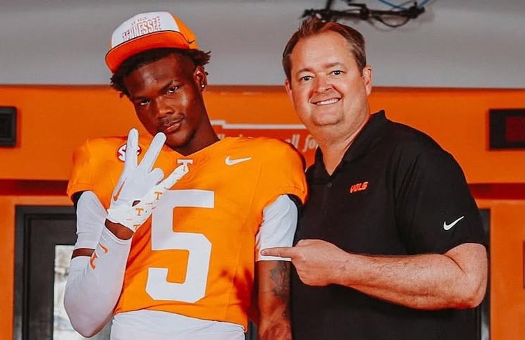 SullenSerf's tweet photo. 5⭐️WR Tristen Keys has officially flipped from LSU to The University Of Tennessee

Keys is the best WR in the Class. We tried to tell yall🤫🍊 https://t.co/w8nIdRKyTu