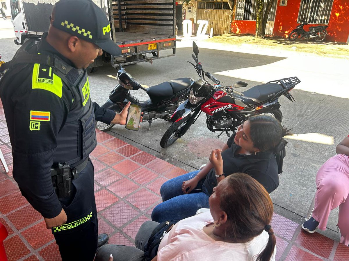enlineaconadri's tweet photo. ¡Atención, Arauca!
La #POLFA te invita a comprar con precaución. Al adquirir productos perecederos, revisa su aspecto, fecha de vencimiento y almacenamiento.
¡No arriesgues tu salud!
📞 Si ves irregularidades o sospechas de contrabando, denuncia al 159. https://t.co/uh8oOQ0Nih