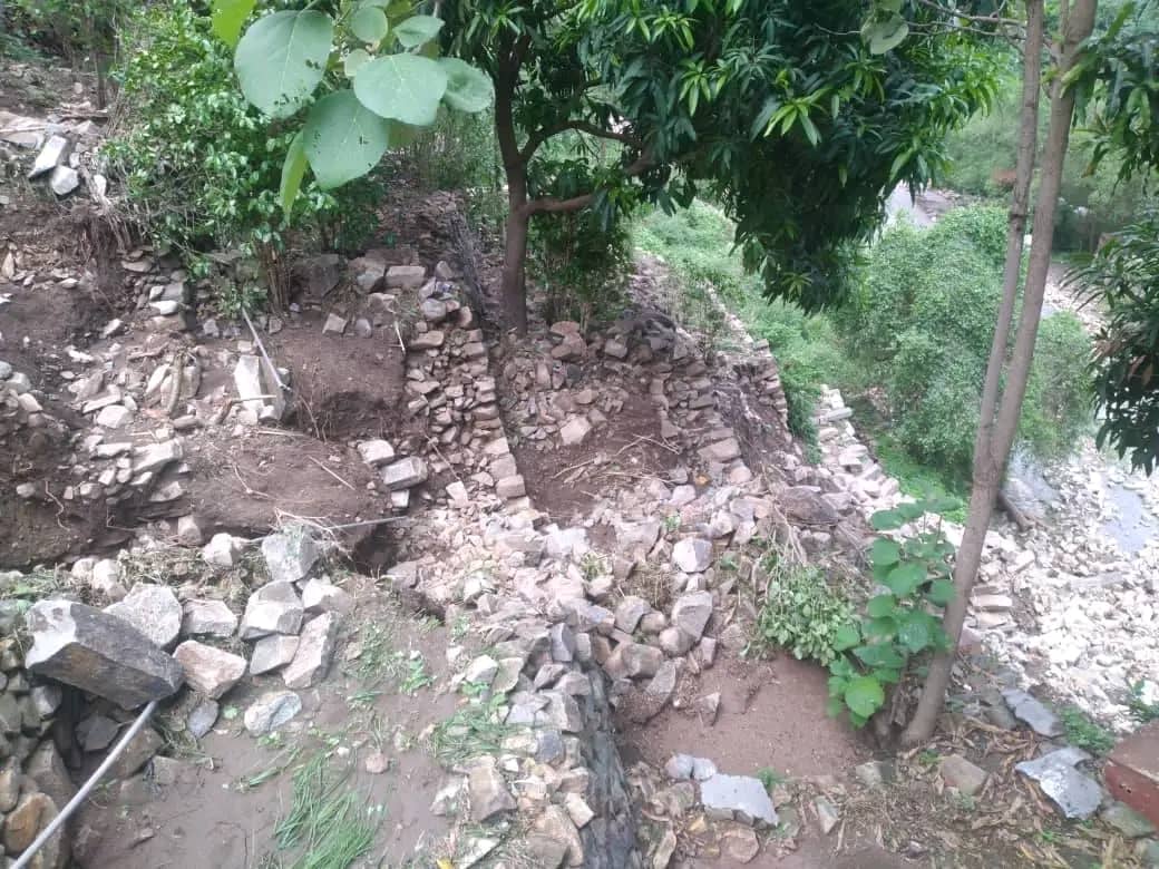 YemeniFarmer's tweet photo. We appeal to supporting organizations and the World Bank for immediate intervention due to the heavy rainfall that has caused damage to farms and properties in Al-Ja’fariya, Raymah.
On August 27, 2025, Al-Ja’fariya District in Raymah Governorate,Republic of Yemen,#Yemen https://t.co/Bj4gVGnTdj