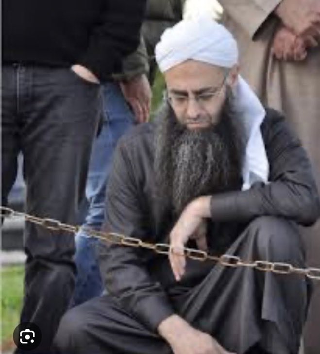 tony3 (@larevolte_leb) on Twitter photo قال الحقيقة فاعتقلوه 
واليوم جميعكم قد عرفتم الحقيقة، لذا ارفعوا الظلم عنه ..وأطلقوا سراح #الشيخ_احمد_الأسير قال الحقيقة فاعتقلوه 
واليوم جميعكم قد عرفتم الحقيقة، لذا ارفعوا الظلم عنه ..وأطلقوا سراح #الشيخ_احمد_الأسير