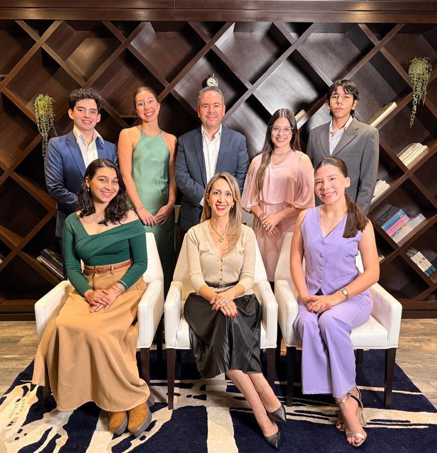 “𝐒𝐄𝐄𝐑” 𝐋𝐞𝐠𝐚𝐜𝐲: 𝐩𝐫𝐞𝐩𝐚𝐫𝐚𝐧𝐝𝐨 𝐥𝐚 𝐬𝐮𝐜𝐞𝐬𝐢𝐨́𝐧 𝐠𝐞𝐧𝐞𝐫𝐚𝐜𝐢𝐨𝐧𝐚𝐥 𝐝𝐞 𝐥𝐨𝐬 𝐥𝐢́𝐝𝐞𝐫𝐞𝐬 𝐞𝐦𝐩𝐫𝐞𝐬𝐚𝐫𝐢𝐚𝐥𝐞𝐬 𝐞𝐧 𝐁𝐨𝐥𝐢𝐯𝐢𝐚 
gentemotivandogente.com/index.php/en/e…