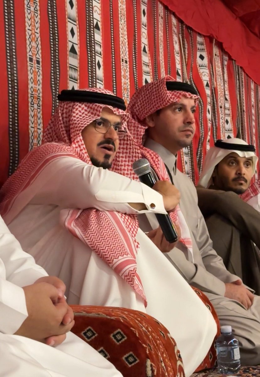 أتقدم بجزيل الشكر والتقدير للأستاذ محمد مسفر الغامدي على إقامة حفل يوم من الماضي، والشكر موصول لسعادة أمين منطقة الباحة الدكتور علي السواط، ولأهالي الباحة الكرام على ما وجدناه من كرم استقبال وحفاوة بالغة، وهي غير مستغربة من أهل الكرم والأصالة. مثل هذه المبادرات تعزز قيم التراث