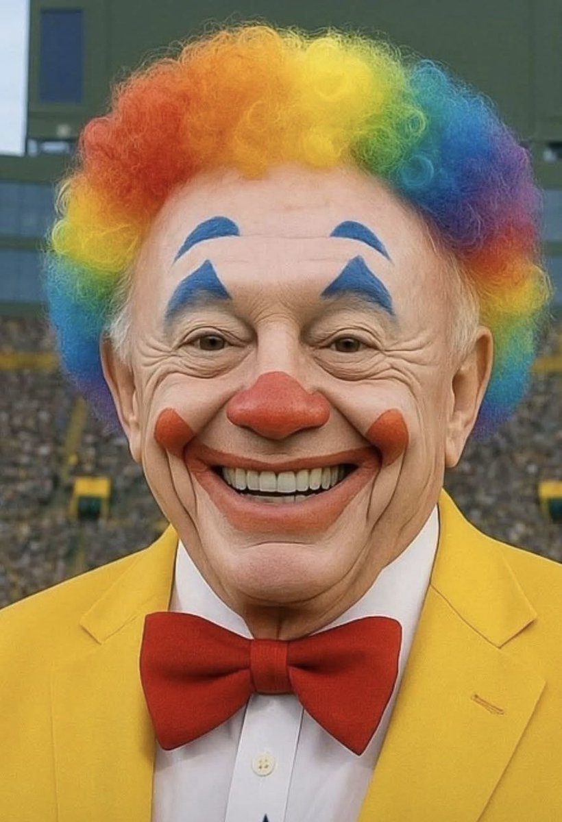 Kiffer68's tweet photo. @mavsmarie Don't be mad at the Packers, their GM made a great move.

The Cowboys have has this for a GM for 3 decades https://t.co/cI3uU8ki20